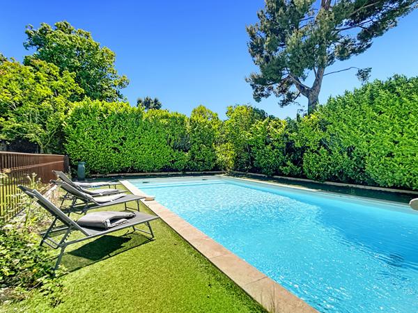 Maison 5 pièces 200m2 piscine, dépendance ,stationnement sur parcelle de 1700 m2 à vendre Secteur Allauch - Quartier Fontvieille - Golf - Route d'Enco de Botte