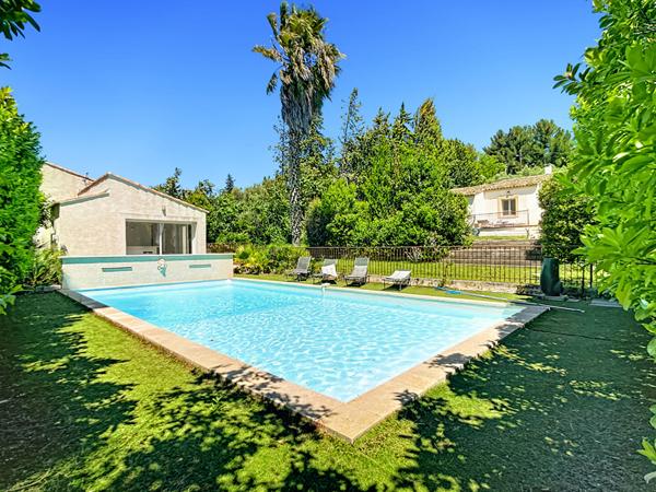 Maison 5 pièces 200m2 piscine, dépendance ,stationnement sur parcelle de 1700 m2 à vendre Secteur Allauch - Quartier Fontvieille - Golf - Route d'Enco de Botte