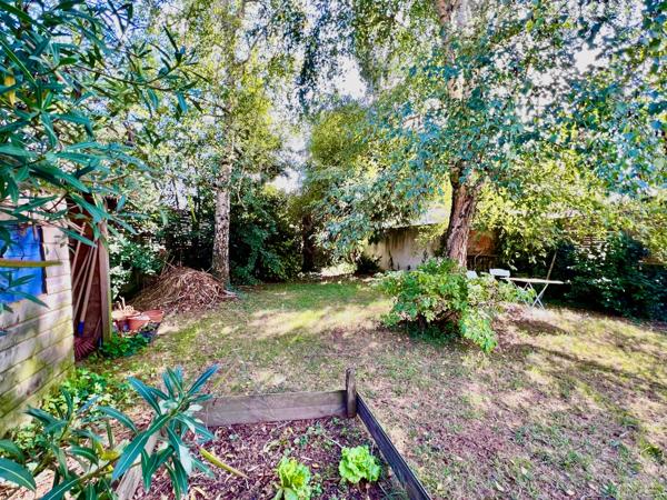 Villeneuve-sur-Lot, à deux pas de toutes les commodités, cette belle maison de ville vous séduira par ses 191 m² habitables et son cachet préservé. , Villeneuve sur lot