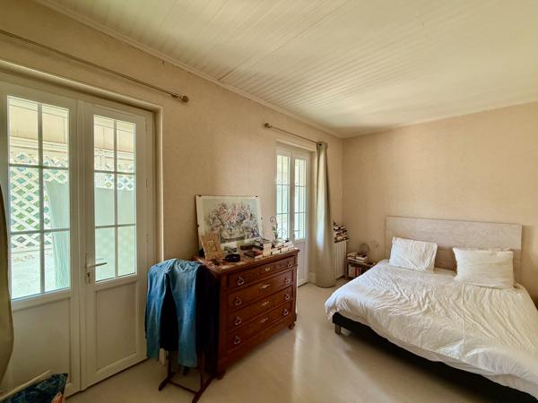 Villeneuve-sur-Lot, à deux pas de toutes les commodités, cette belle maison de ville vous séduira par ses 191 m² habitables et son cachet préservé. , Villeneuve sur lot