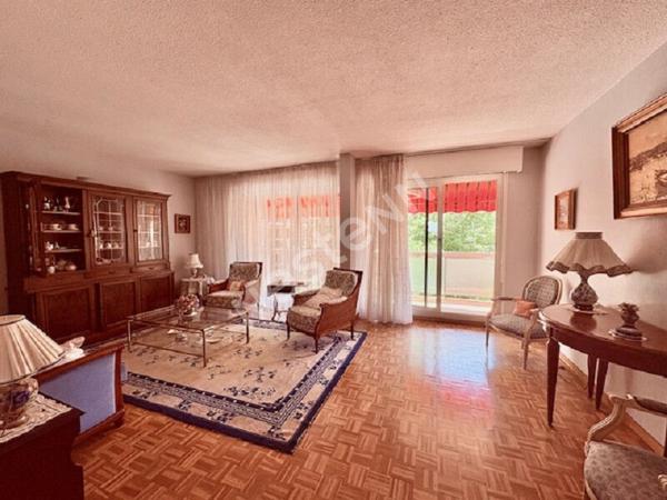 Appartement 4 pièce(s) 70 m² VALBOIS 9ème BOX TERRASSE photos non contractuelles IA