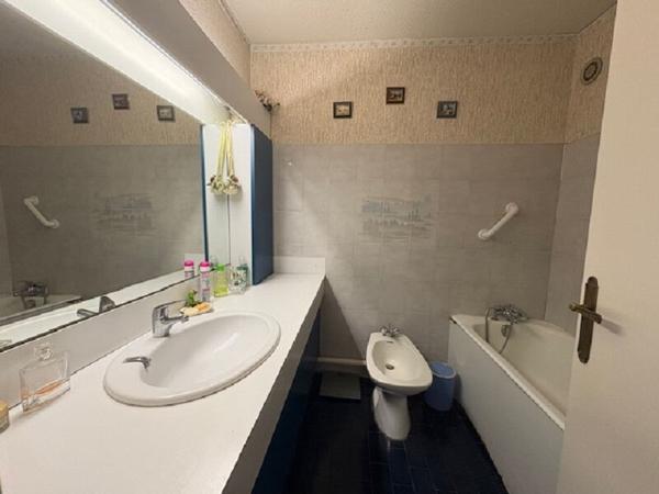 Appartement 4 pièce(s) 70 m² VALBOIS 9ème BOX TERRASSE photos non contractuelles IA