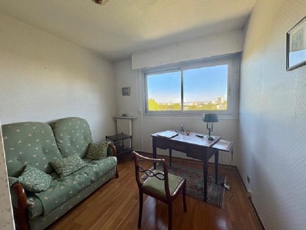 Appartement 4 pièce(s) 70 m² VALBOIS 9ème BOX TERRASSE photos non contractuelles IA