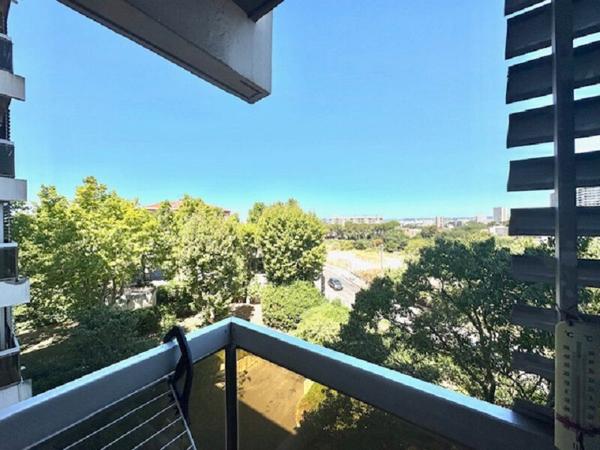 Appartement 4 pièce(s) 70 m² VALBOIS 9ème BOX TERRASSE photos non contractuelles IA