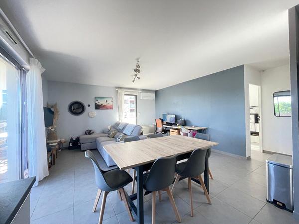 Appartement La Duranne 4 pièce(s) de 80 m² environ et stationnement privé, terrasse de 43 m²