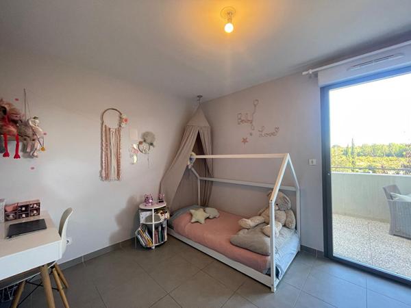 Appartement La Duranne 4 pièce(s) de 80 m² environ et stationnement privé, terrasse de 43 m²