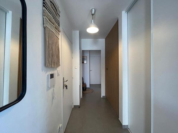 Appartement La Duranne 4 pièce(s) de 80 m² environ et stationnement privé, terrasse de 43 m²