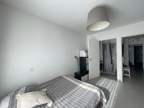 Appartement La Duranne 4 pièce(s) de 80 m² environ et stationnement privé, terrasse de 43 m²