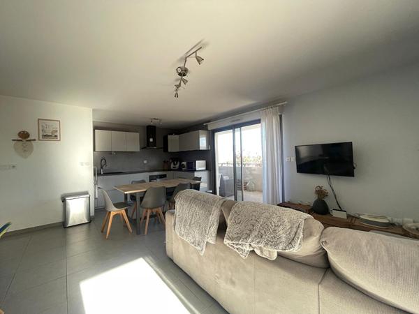 Appartement La Duranne 4 pièce(s) de 80 m² environ et stationnement privé, terrasse de 43 m²