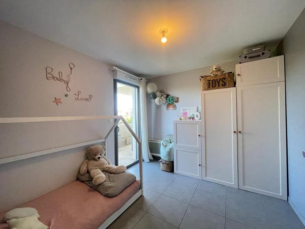 Appartement La Duranne 4 pièce(s) de 80 m² environ et stationnement privé, terrasse de 43 m²