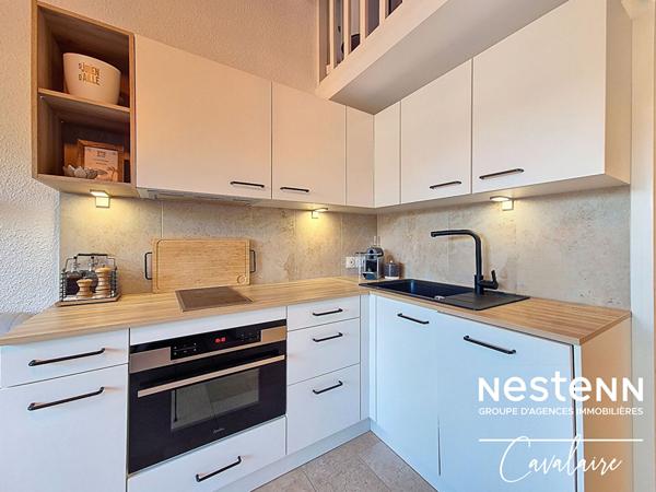 VUE MER - Appartement rénové dernier étage en excellent état avec terrasse, stationnement et piscine