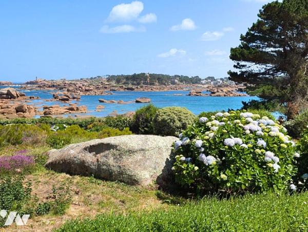 Propriété Unique avec Vue Panoramique sur la Côte de Granite Rose - Vente en VIAGER
