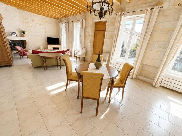 Maison Maison de caractère de 140 m² avec piscine, en plein centre de Blanquefort. 140 m²