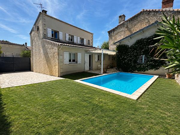 Maison Maison de caractère de 140 m² avec piscine, en plein centre de Blanquefort. 140 m²