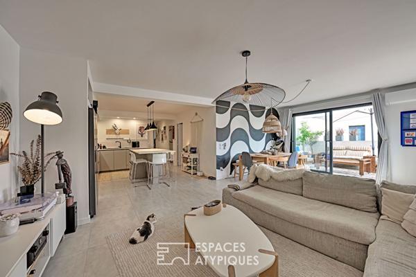 Appartement contemporain avec grande terrasse, vue dégagée et bassin de nage