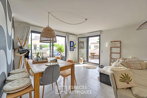 Appartement contemporain avec grande terrasse, vue dégagée et bassin de nage