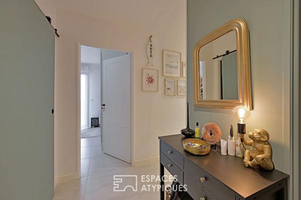 Appartement contemporain avec grande terrasse, vue dégagée et bassin de nage