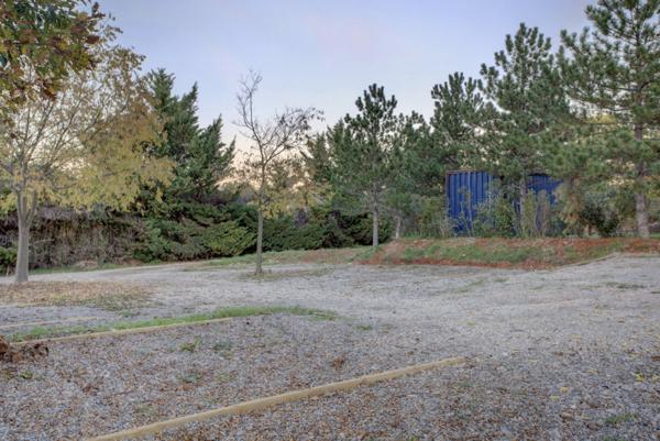 AIX-EN-PROVENCE - APPARTEMENT A RENOVER - T3 - TERRASSE - JARDIN - 335 000