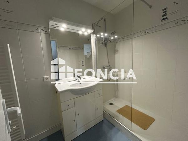 Location Appartement 2 pièces 48.4 m² - 33 RUE PHILIPPE LEBON Vannes 56000