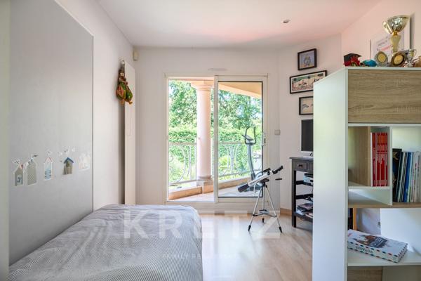 Maison de 196m2 au coeur d’un jardin arboré avec piscine.