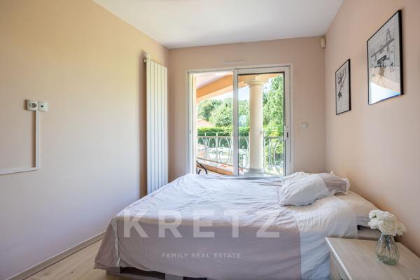 Maison de 196m2 au coeur d’un jardin arboré avec piscine.