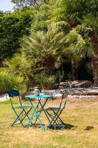 Maison de 196m2 au coeur d’un jardin arboré avec piscine.