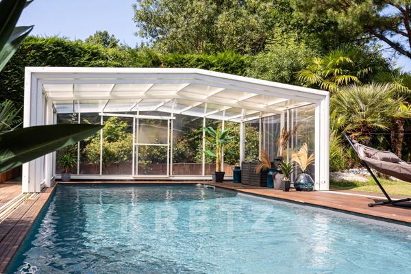 Maison de 196m2 au coeur d’un jardin arboré avec piscine.