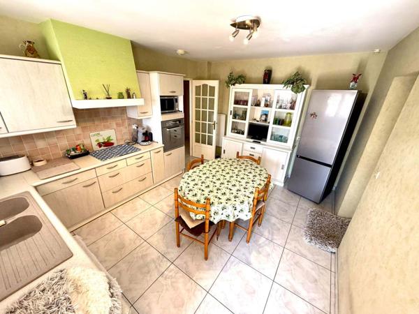 Villa T4 de 116 en plain-pied sur parcelle de 528 m² à Saint-Estève