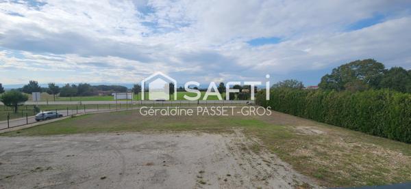 Local commercial/bureaux de 457m² avec terrain divisible et constructible