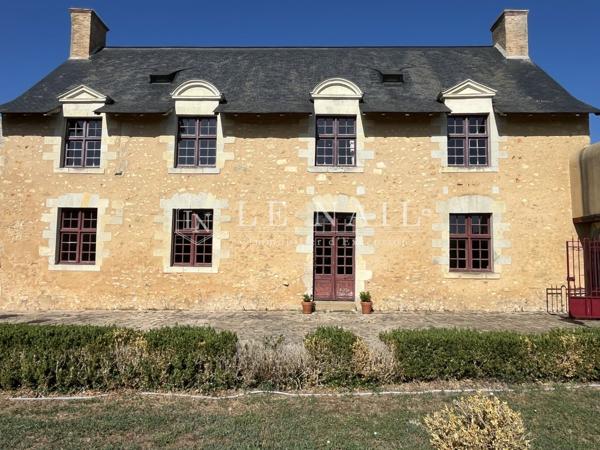 Charmant manoir des XVe et XVIIe siècles dans la Sarthe