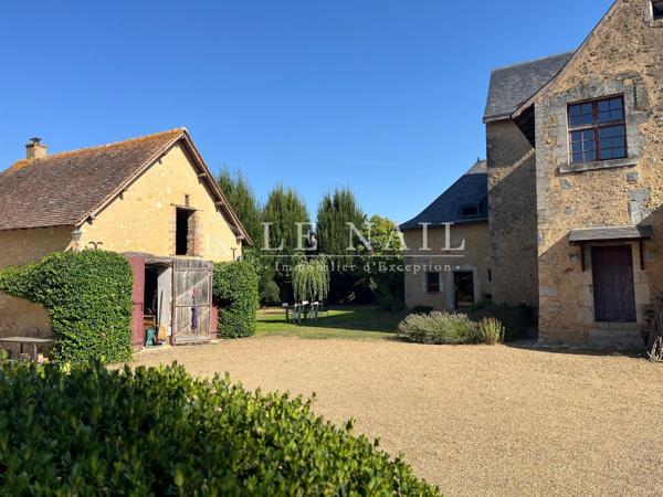 Charmant manoir des XVe et XVIIe siècles dans la Sarthe