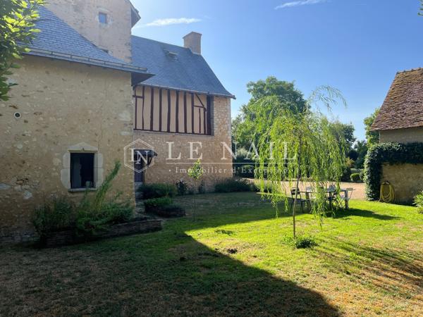 Charmant manoir des XVe et XVIIe siècles dans la Sarthe