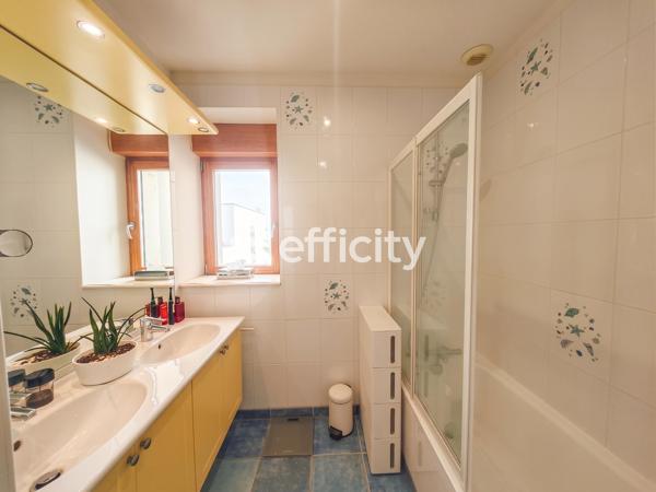 Appartement
         6 pièces
        - 121 m² 257 900 € *
