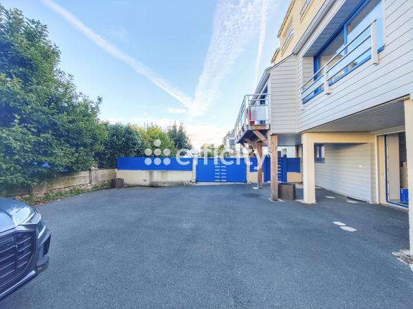 Appartement
         6 pièces
        - 121 m² 257 900 € *