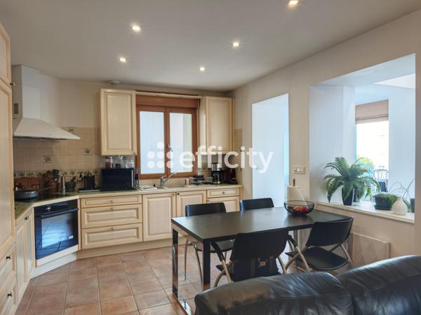 Appartement
         6 pièces
        - 121 m² 257 900 € *