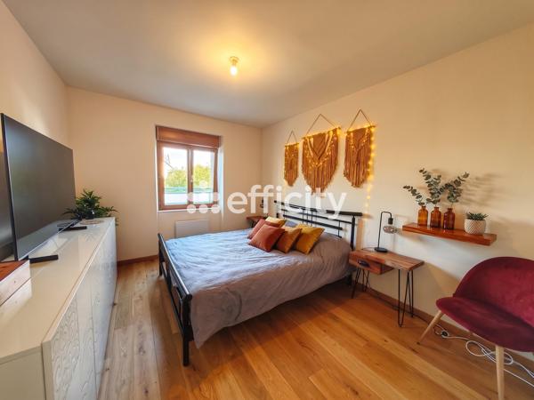 Appartement
         6 pièces
        - 121 m² 257 900 € *