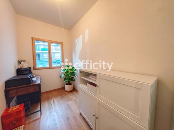 Appartement
         6 pièces
        - 121 m² 257 900 € *