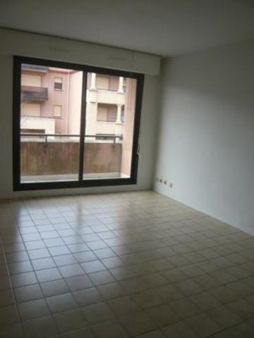 Appartement t2 , terrasse et place de parking