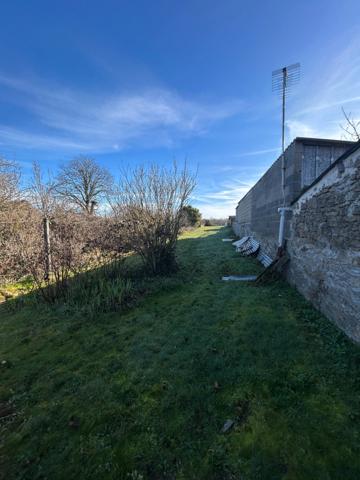 Maison de 75 m2 avec garage et jardin.