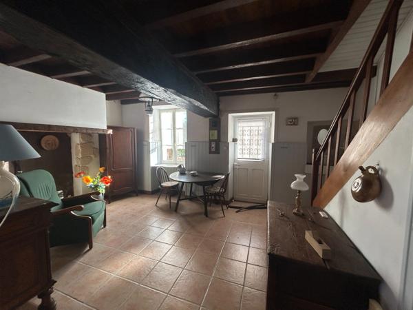 Maison de 75 m2 avec garage et jardin.