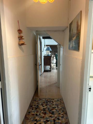 Maison de 75 m2 avec garage et jardin.