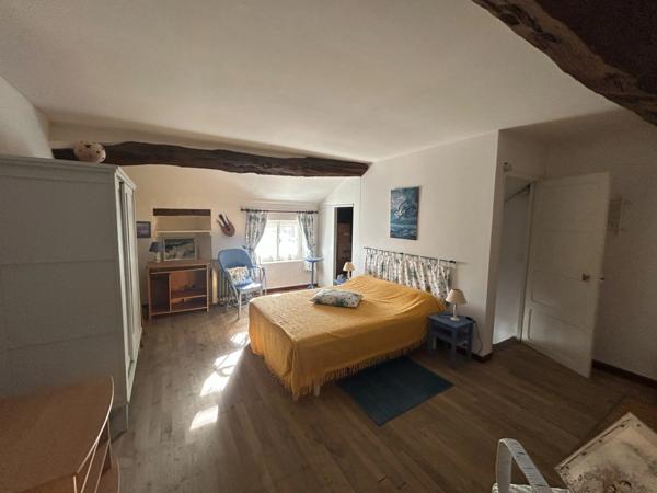 Maison de 75 m2 avec garage et jardin.