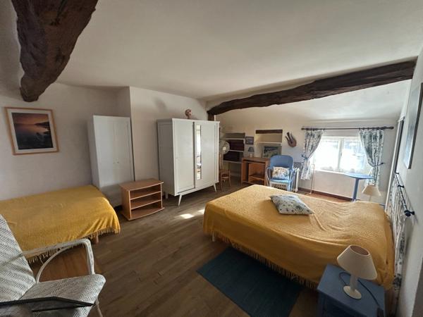 Maison de 75 m2 avec garage et jardin.