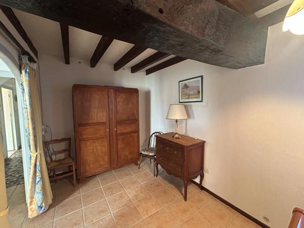Maison de 75 m2 avec garage et jardin.