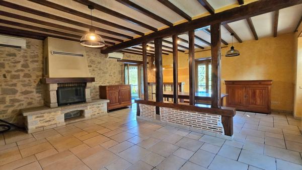 Grande maison familiale en Pierre avec Jardin - Piscine et Ruisseau- Proche saint-Junien