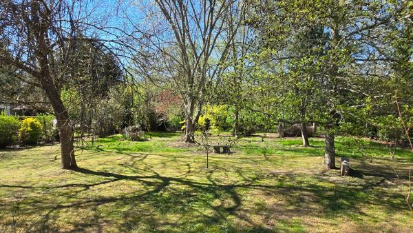 Grande maison familiale en Pierre avec Jardin - Piscine et Ruisseau- Proche saint-Junien
