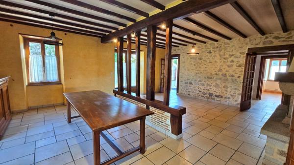 Grande maison familiale en Pierre avec Jardin - Piscine et Ruisseau- Proche saint-Junien