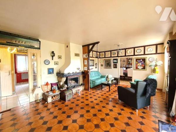 Maison à Vendre à Plouha (22580) en Côtes-d'Armor (22)

Cette maison offre une surface habita...