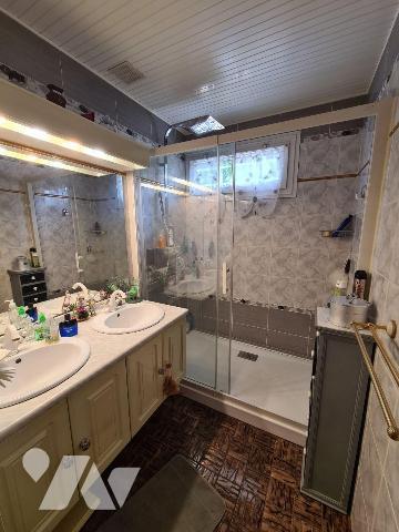 Maison à Vendre à Plouha (22580) en Côtes-d'Armor (22)

Cette maison offre une surface habita...