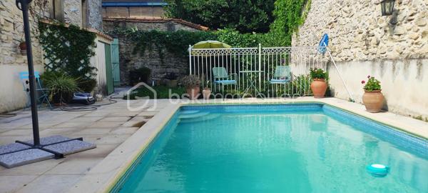 En plein coeur du village, magnifique maison vigneronne en pierre sur trois niveaux. Si vous aimez le charme de l'ancien et les grands volumes cette grande maison est faite pour vous.
Possibilité de couper la maison en deux logements bien distincts.
Les plus : piscine, garage, ancien caveau, toit terrasse avec vue panoramique sur la Vaunage, calme et sans vis vis.
A visiter sans tarder.